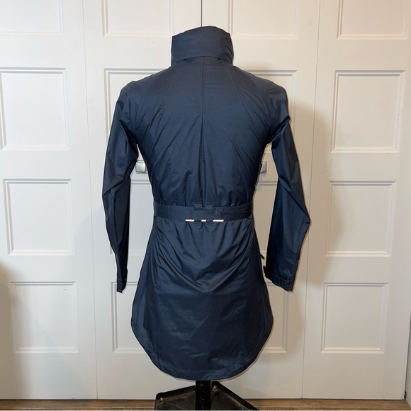 Mountain Hardware 3/4 rain jacket in super condition!!!! - Picture 3 of 15